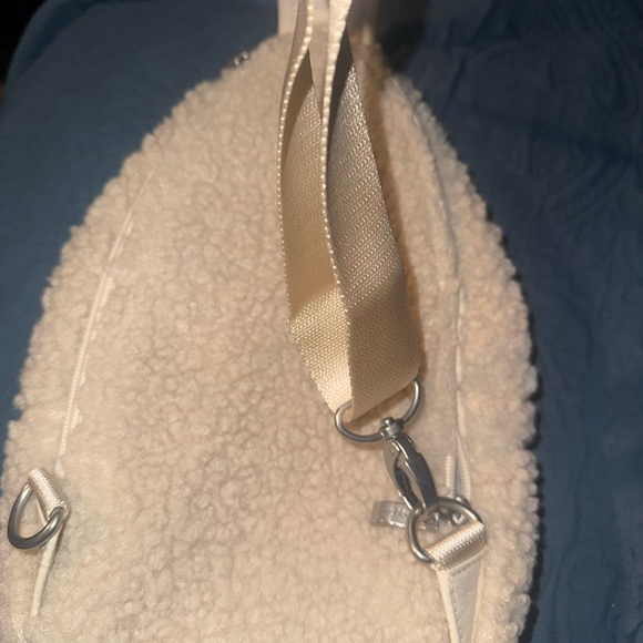 Baggallini Beige Sherpa Backpack - Picture 6 of 7